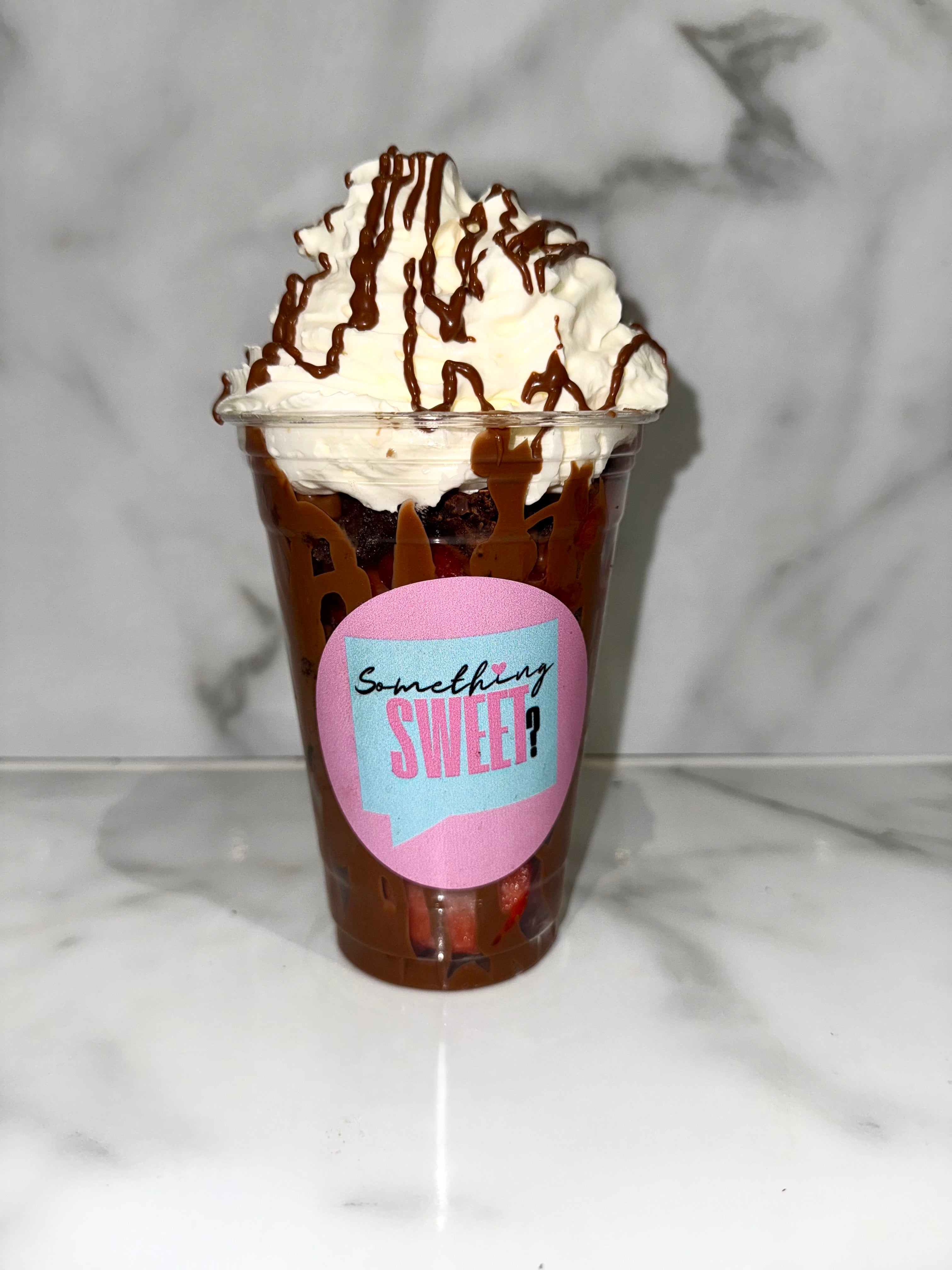 Strawberry & brownie chocolate cup