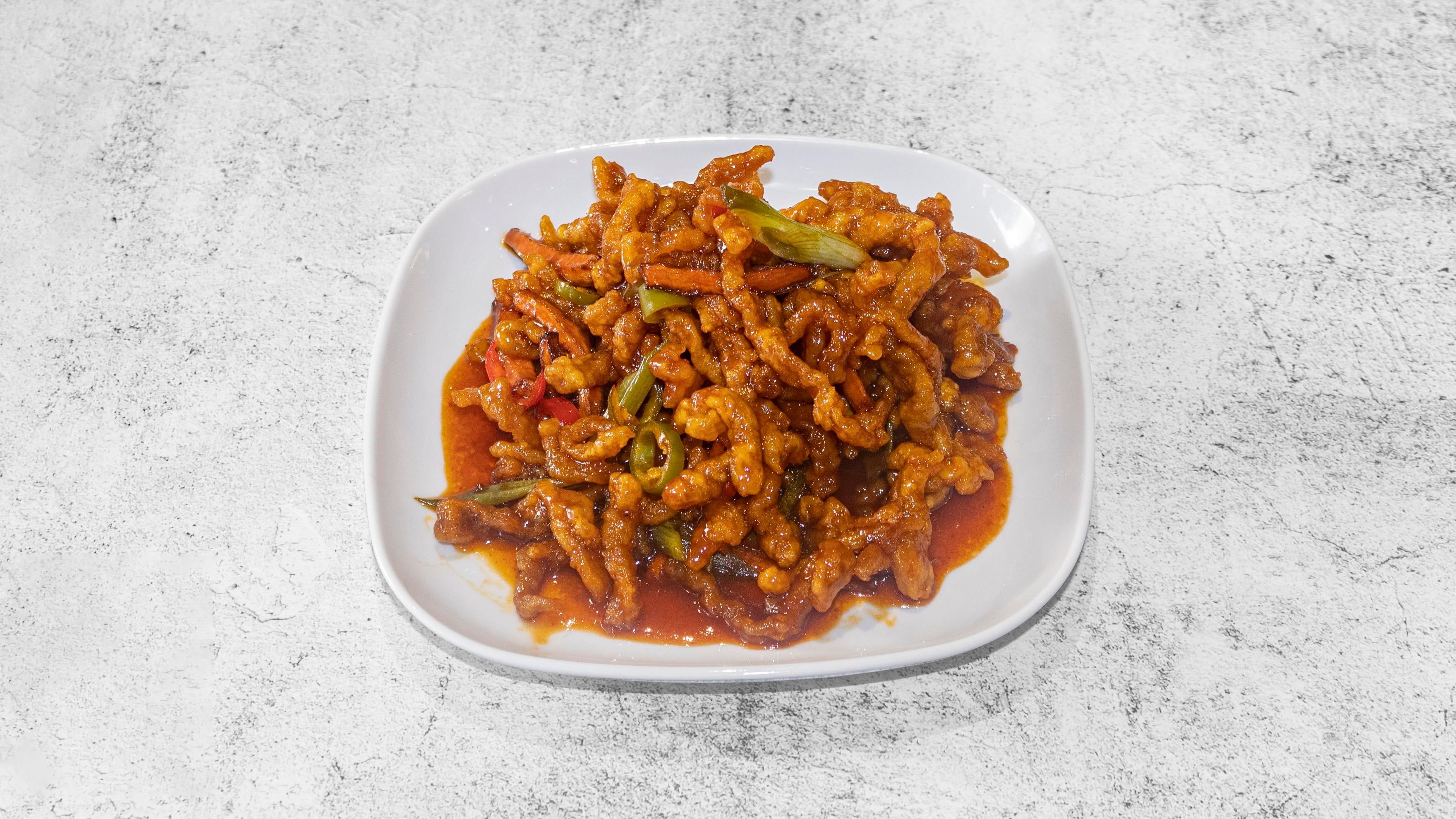 Crispy Shredded Beef with Carrots and Chilli