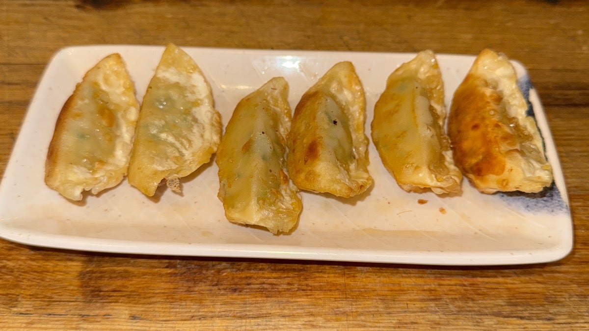 素锅贴  Pan-Fried Vegetarian Dumplings (6 Pcs)