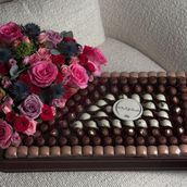 Cocoa Box With Elegant Roses