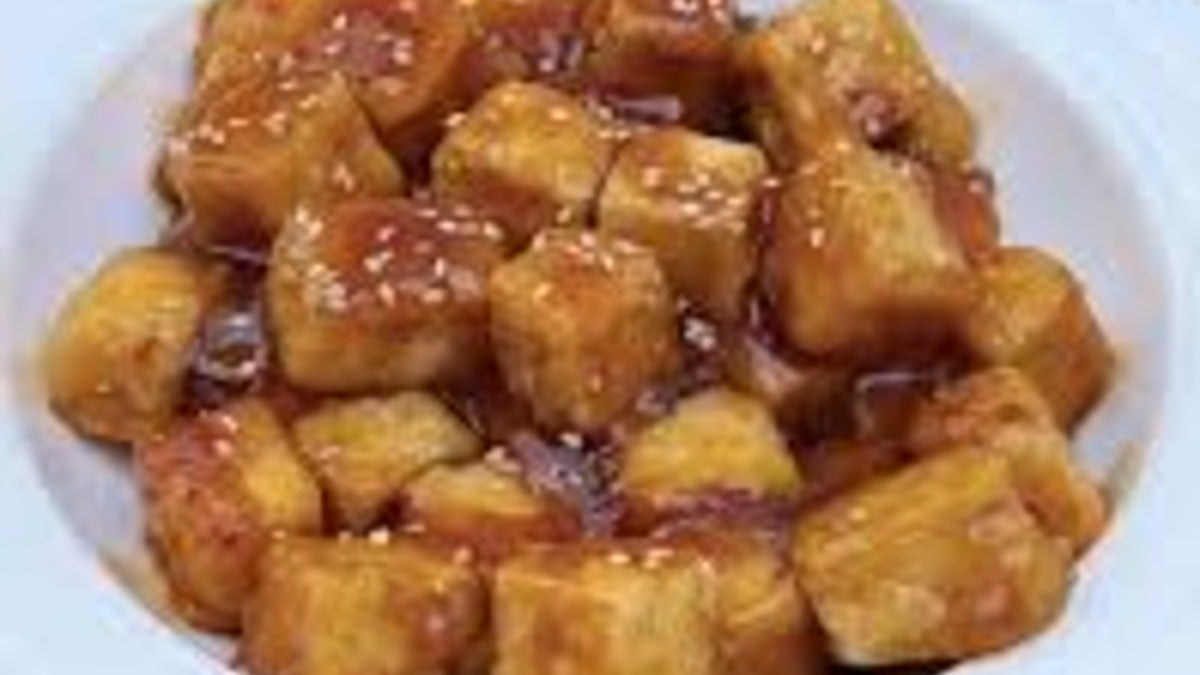 Crispy tofu with pork cracklings 油渣豆腐