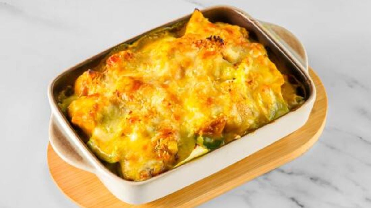 Baked Seafood on Fried Rice in Creamy Cheese Sauce 芝士奶油海鲜焗饭