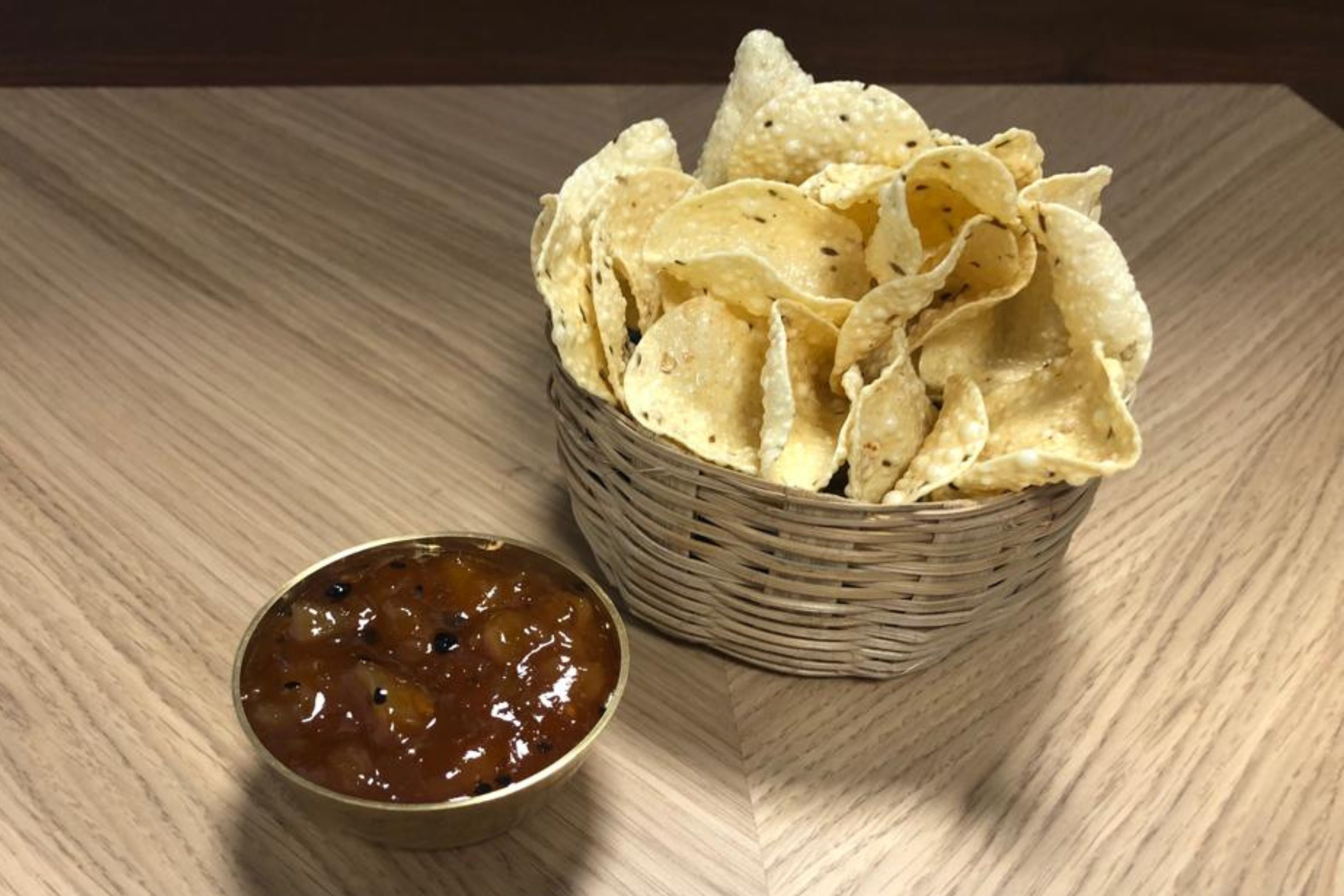 Mini Papdams & Chutney