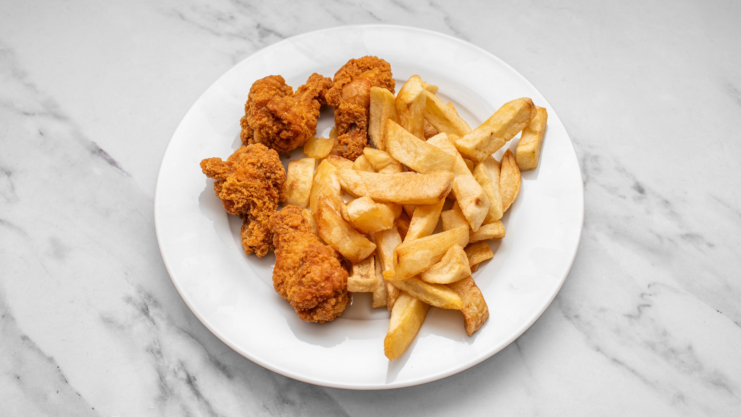 4 Hot Wings & Chips