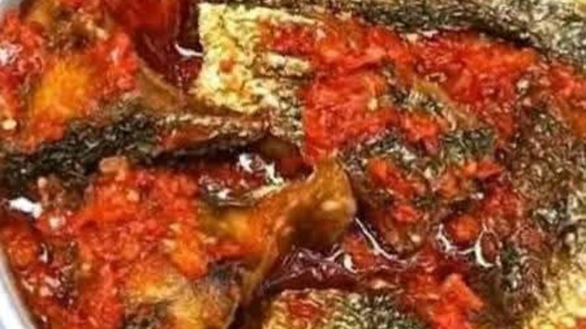 750ml Fried bream tomatoes sauce