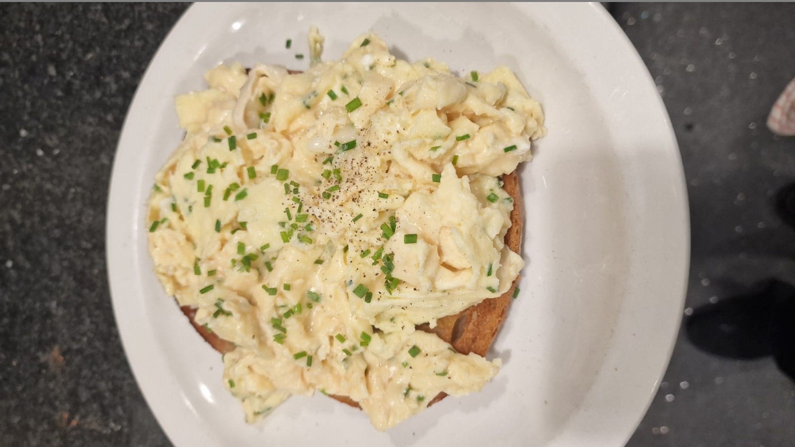 Goat's Cheese and Chives Scrambled Eggs