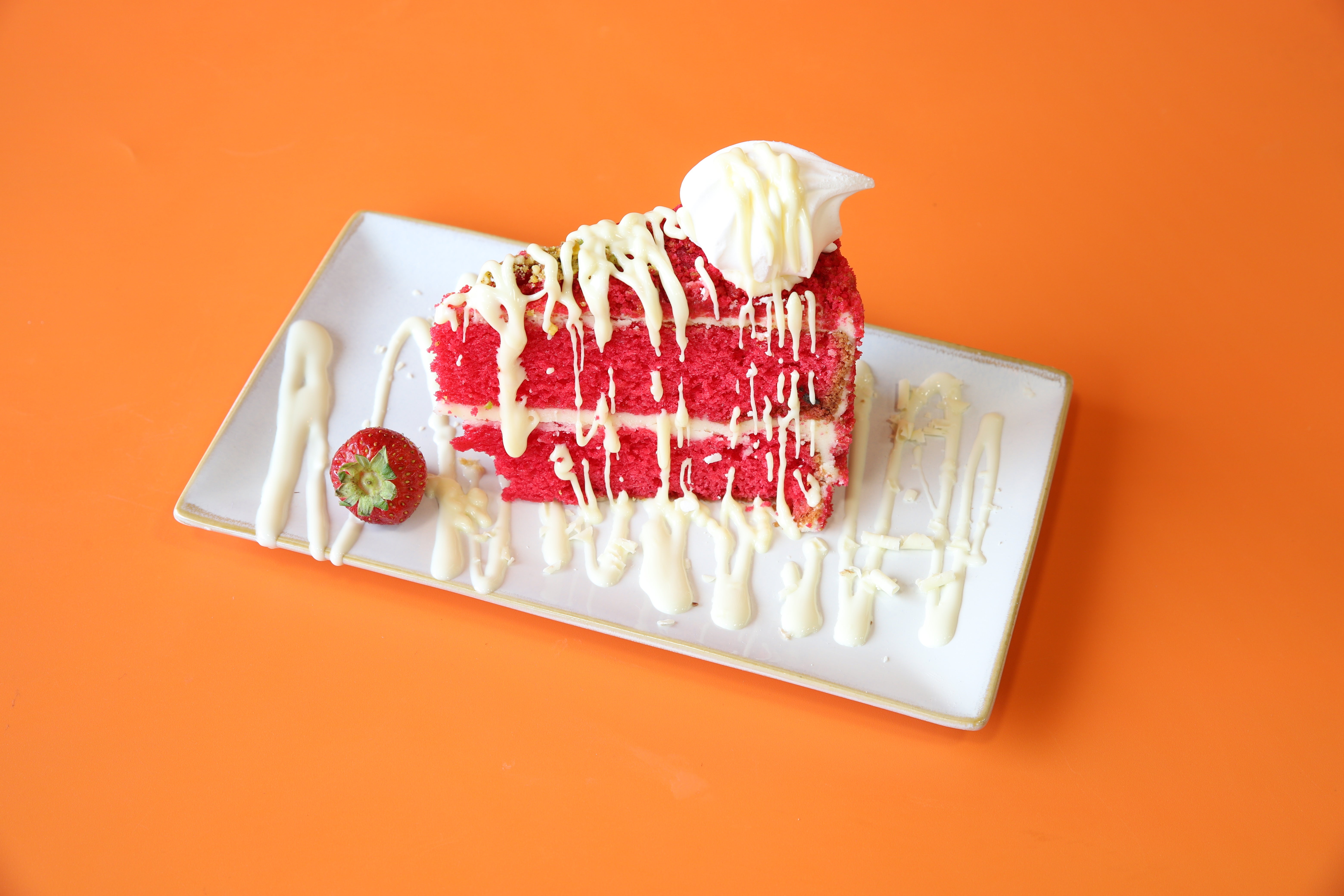 Elton mess cake (red velvet)