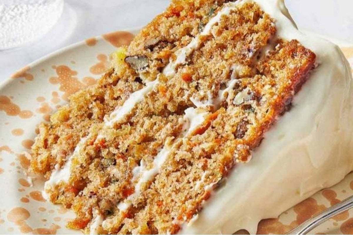 carrot cake with custard ��