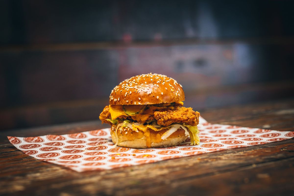 Randy's Signature Burger  (choose grilled or coated & fried)🐔