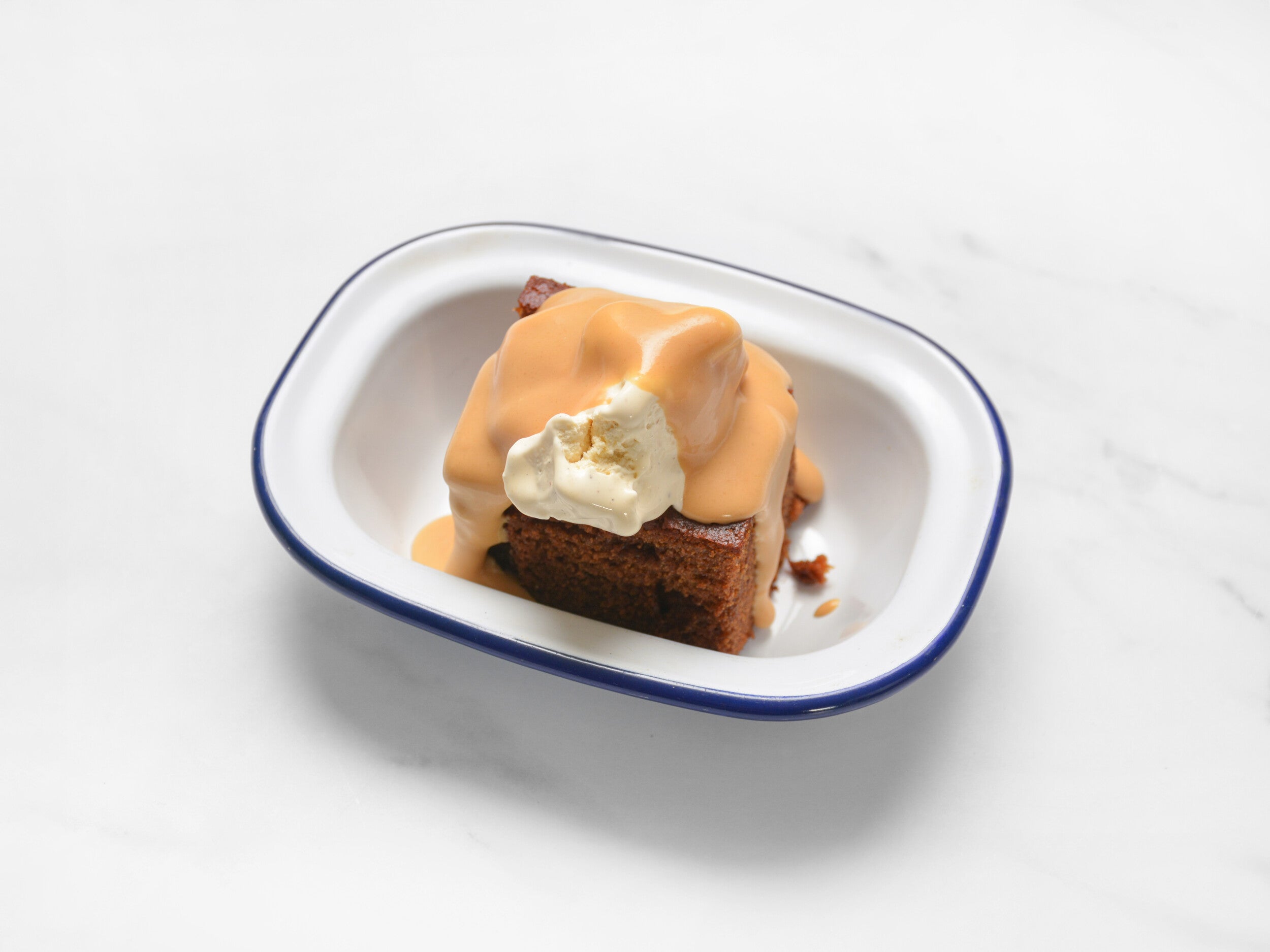 YARD STICKY TOFFEE PUDDING