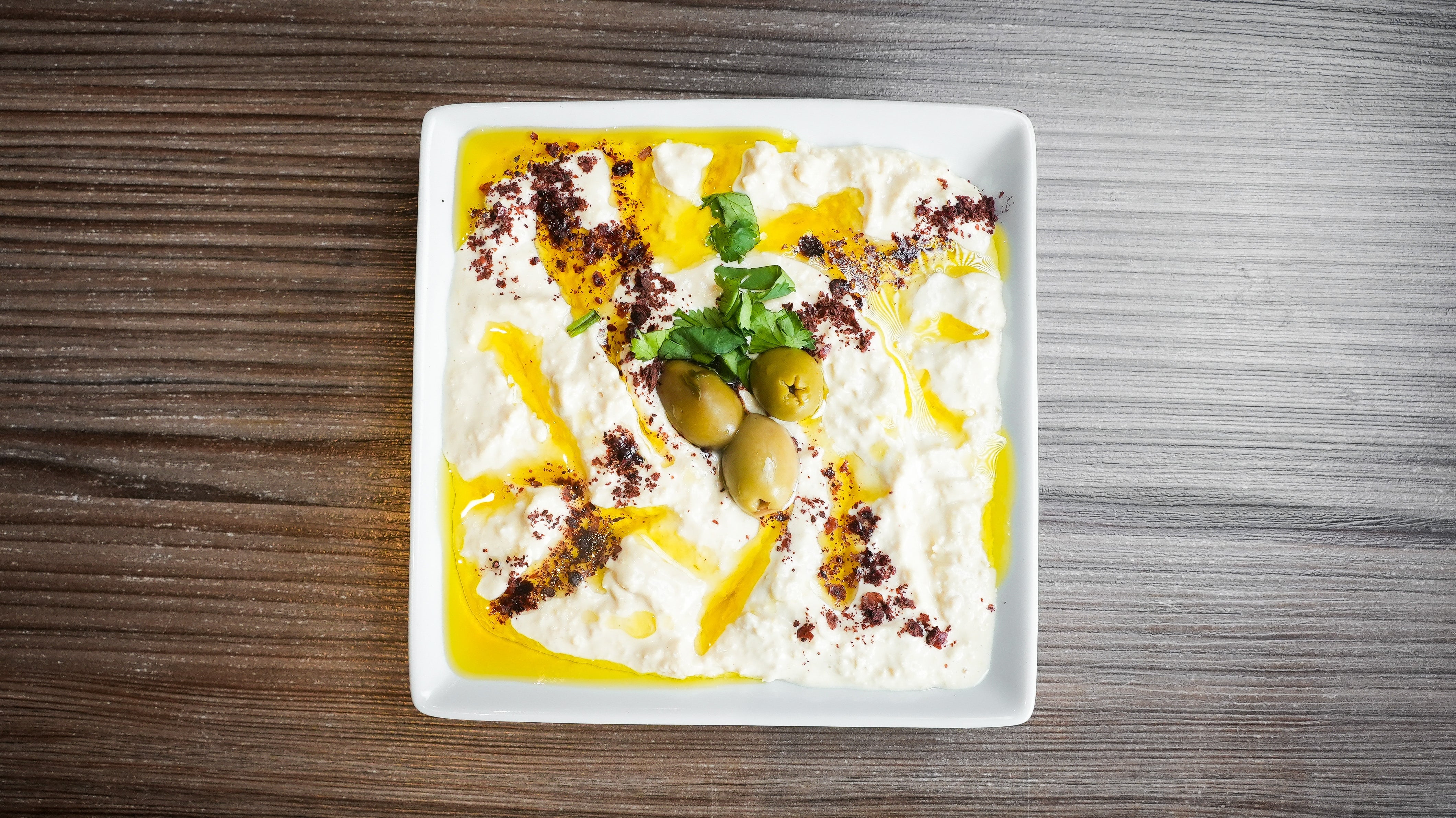 1 Hummus (V)