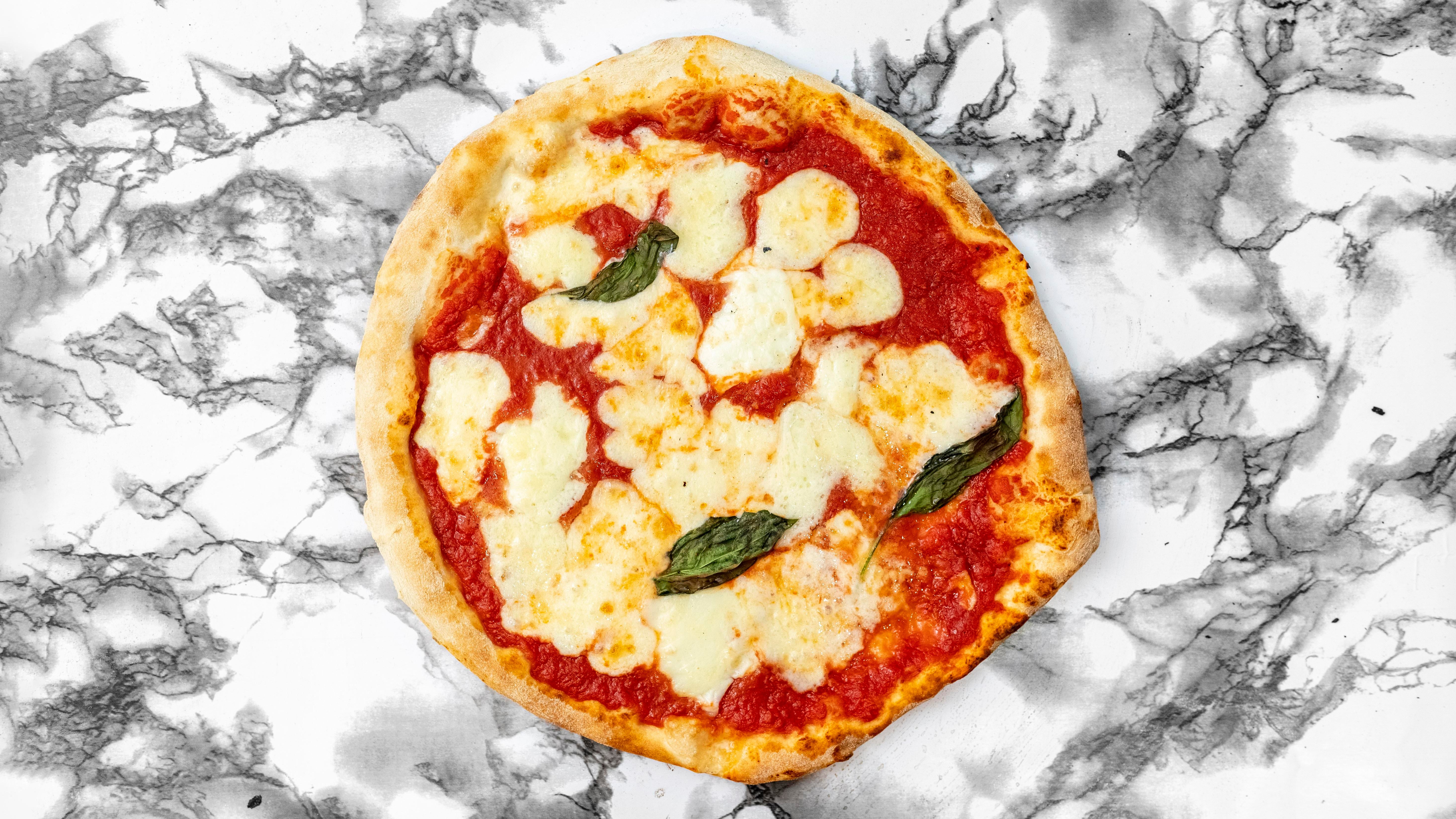 Margherita with Buffalo mozzarella (Regina)