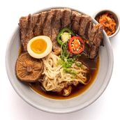 Umami Beef Ramen With Soup And Drink 