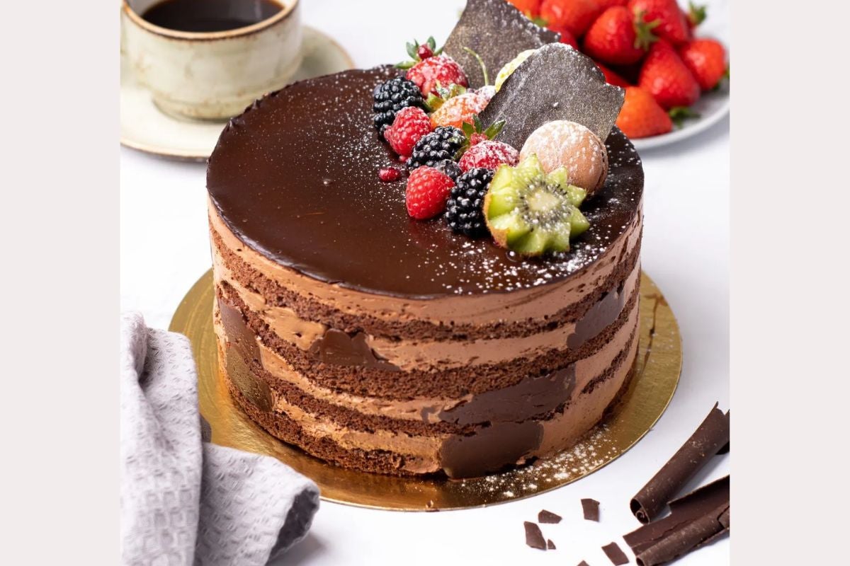 Full Deluxe Chocolate Gateau