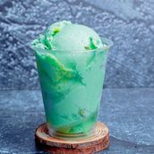 Pistachio ice cream (medium)