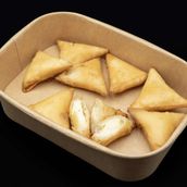Samosa Mini With Cheese And Honey