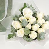 12 White Roses 