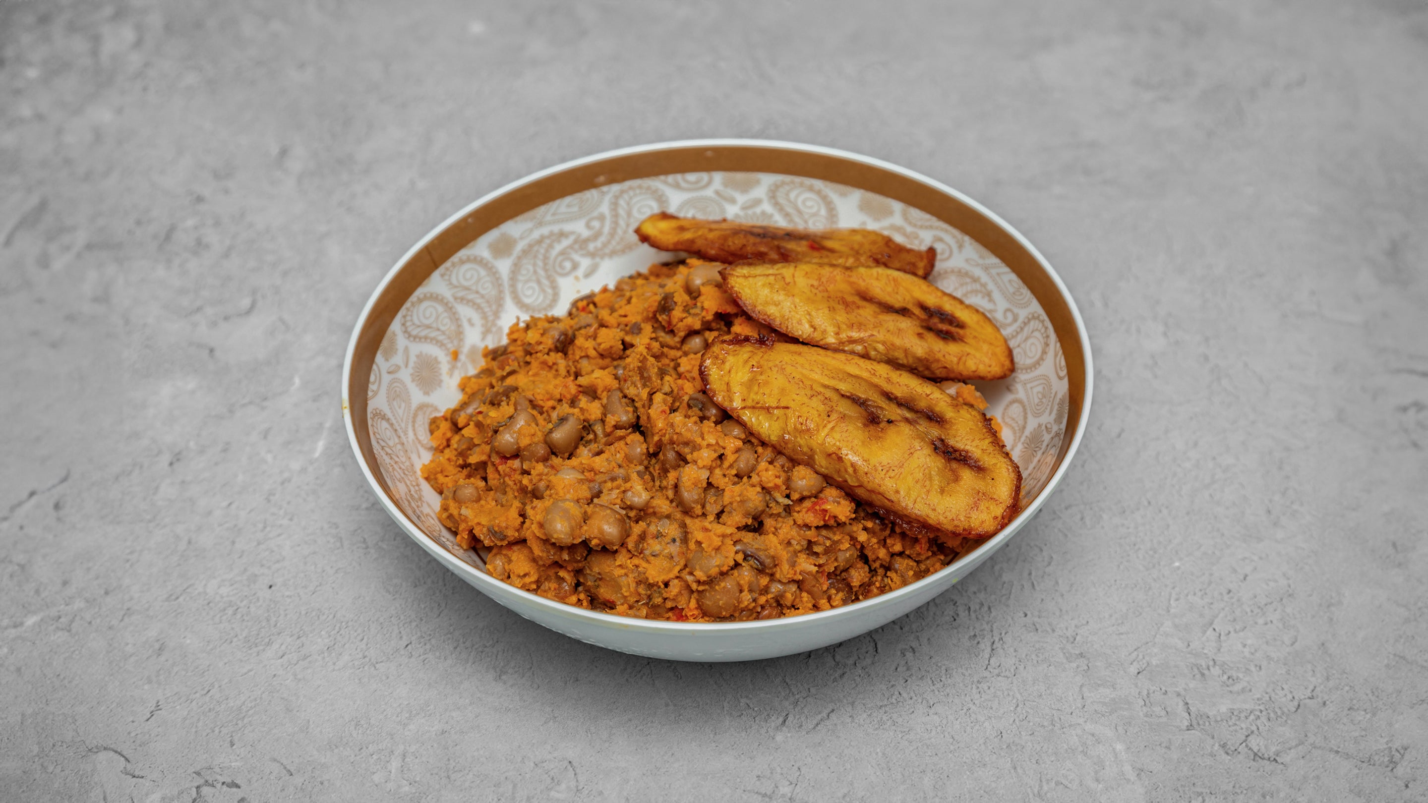 Ewa Riro (Porridge Beans) with Plantain