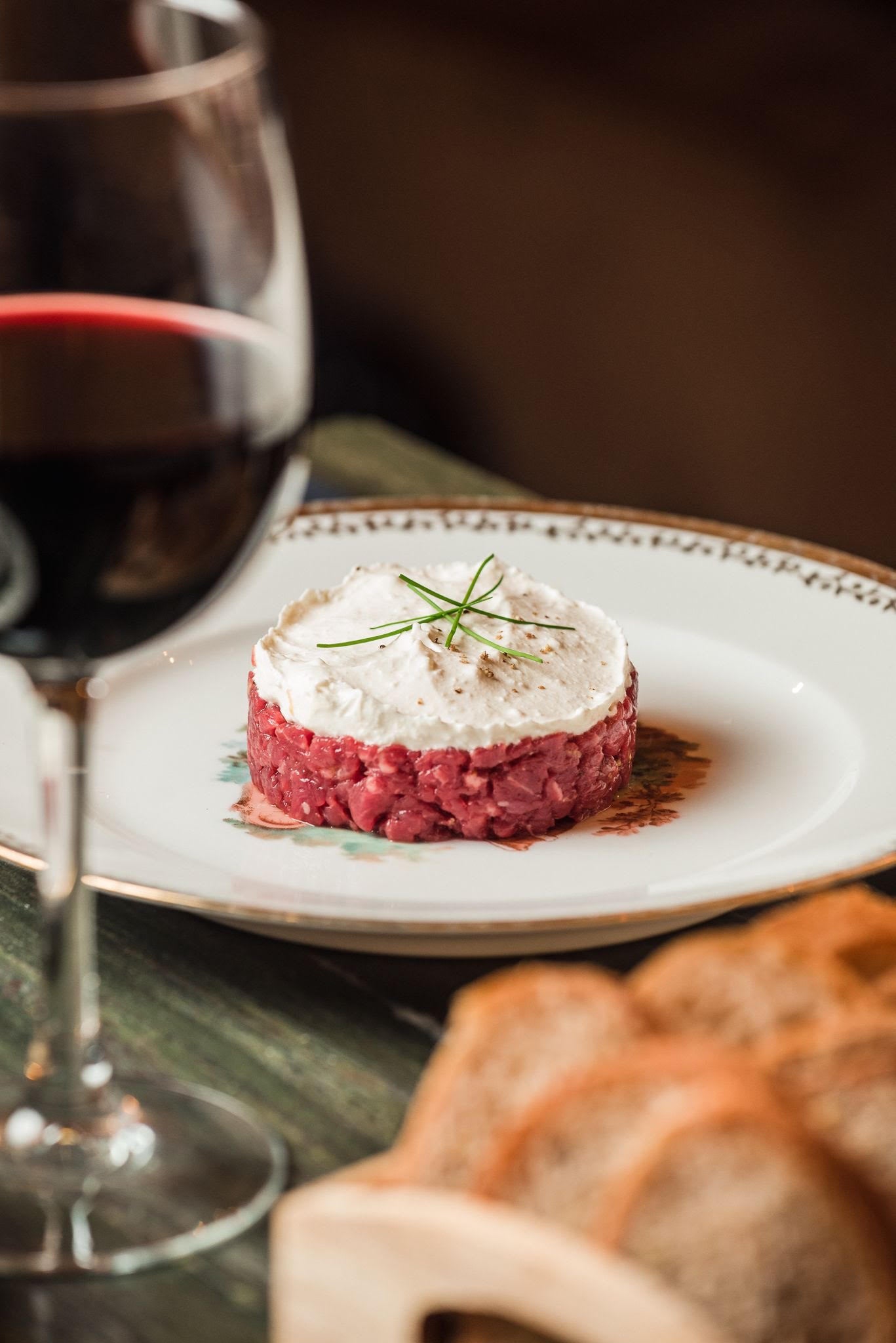 Tartare Di Manzo Con Crema Di Robiola Tartufata