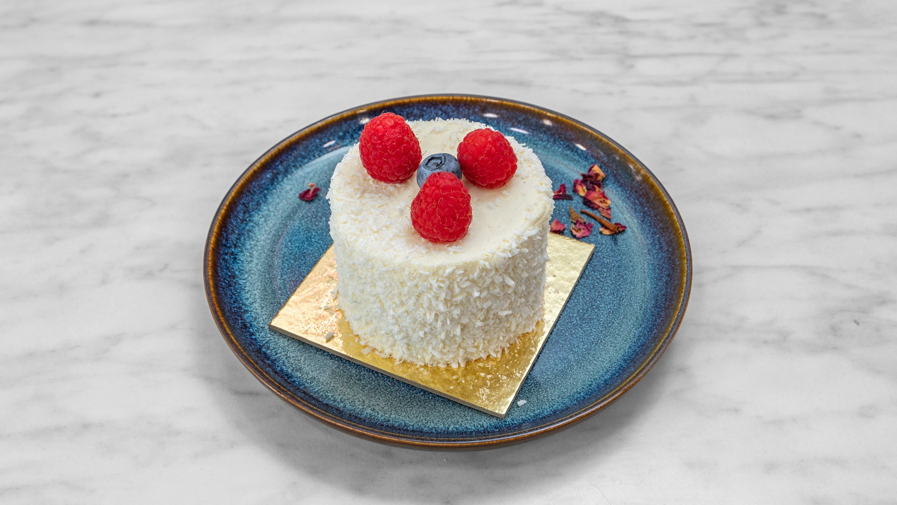White Lily Cake