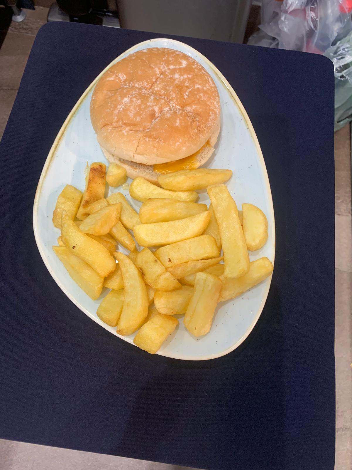 Cheese Burger with chips