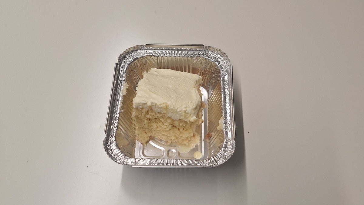 Vanilla flavour milk cake