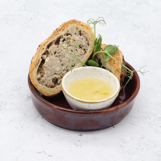 HOG ROAST SAUSAGE ROLL‎