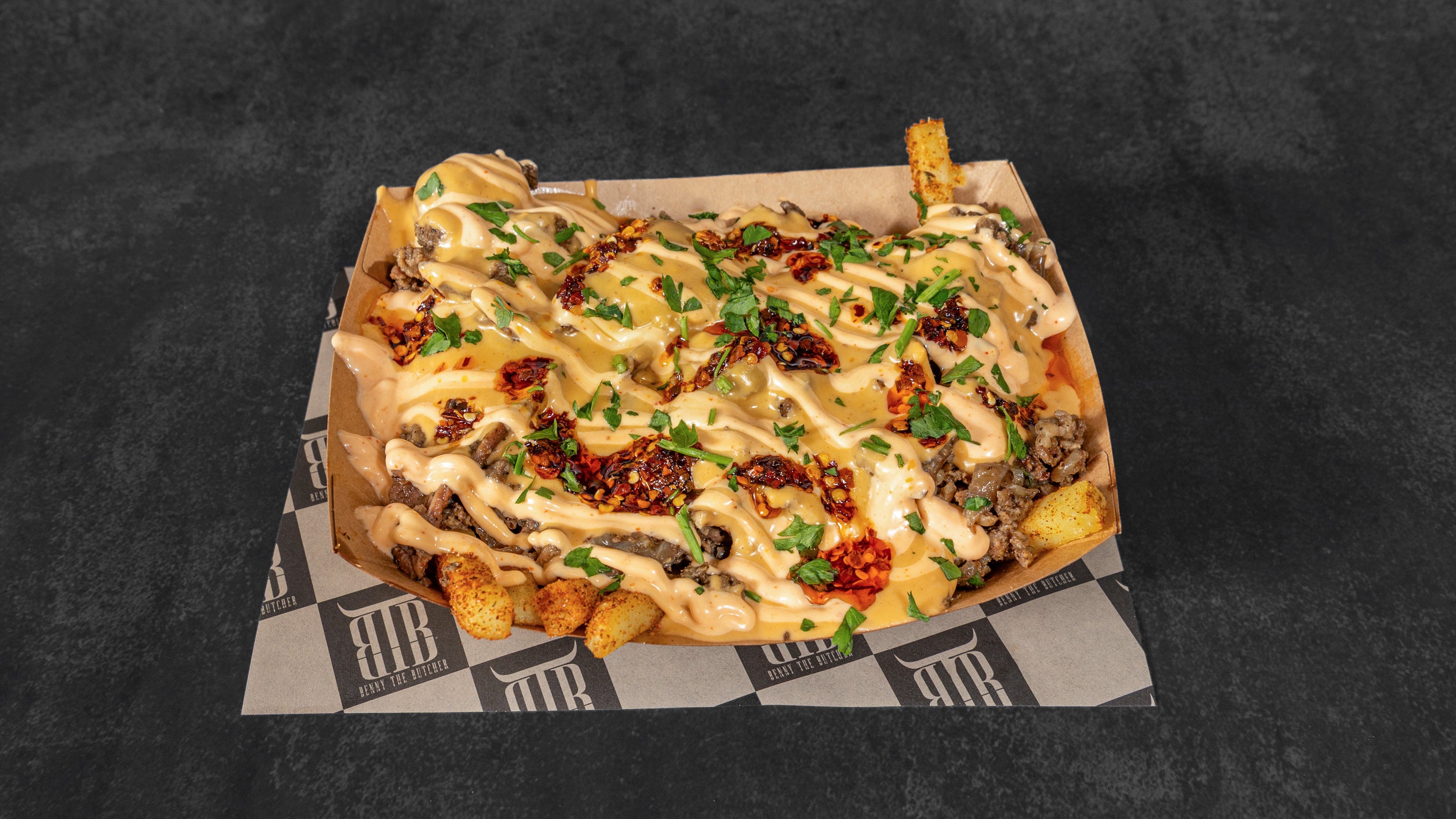 Steak, cheese and chilli fries