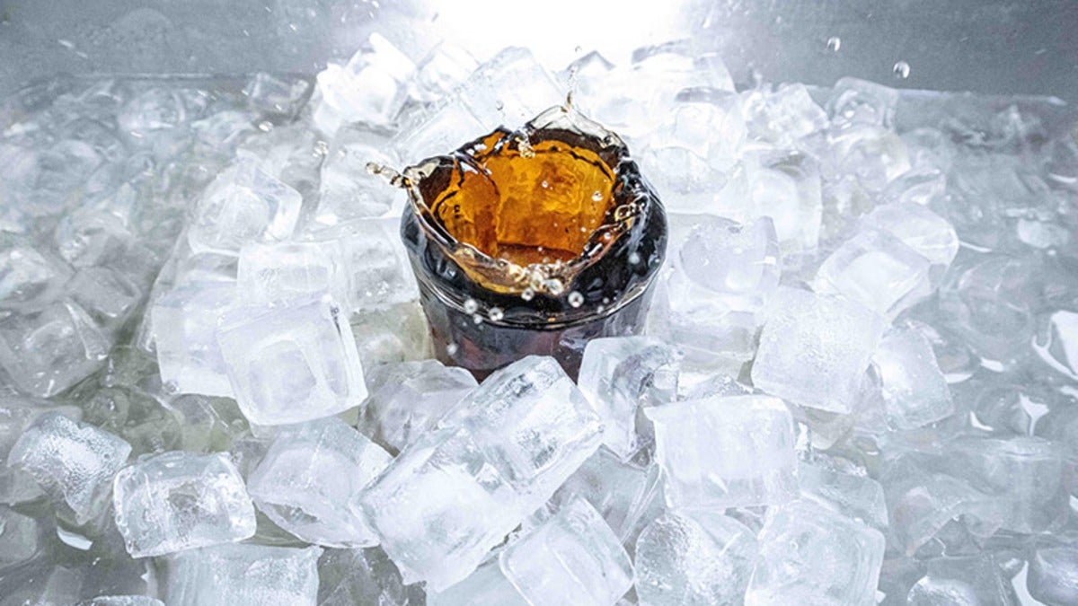 巨满足超大杯冰镇酸梅汤 Iced Sweet & Sour Plum Juice XL
