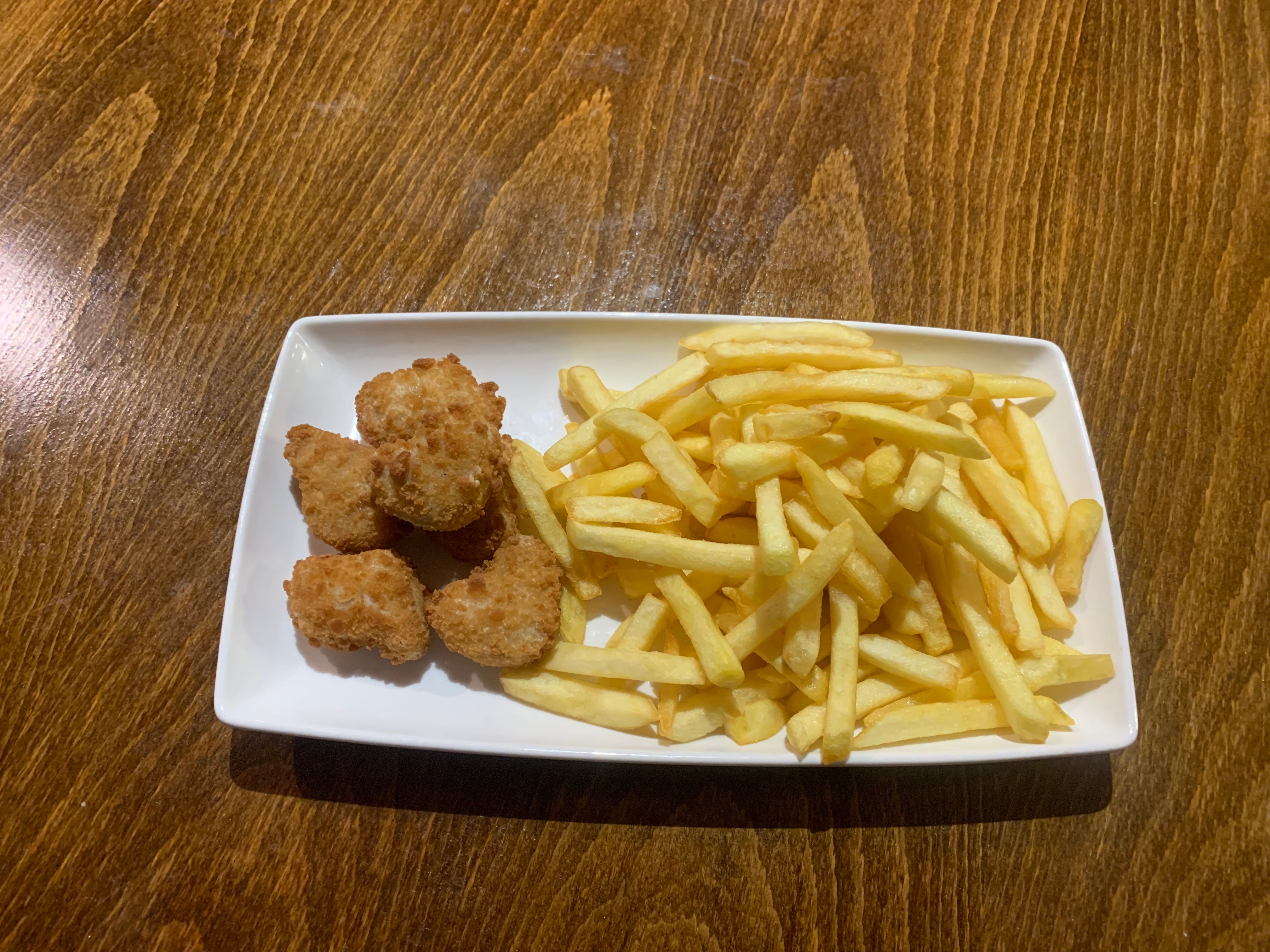 6 Battered Chicken Nuggets with Chips