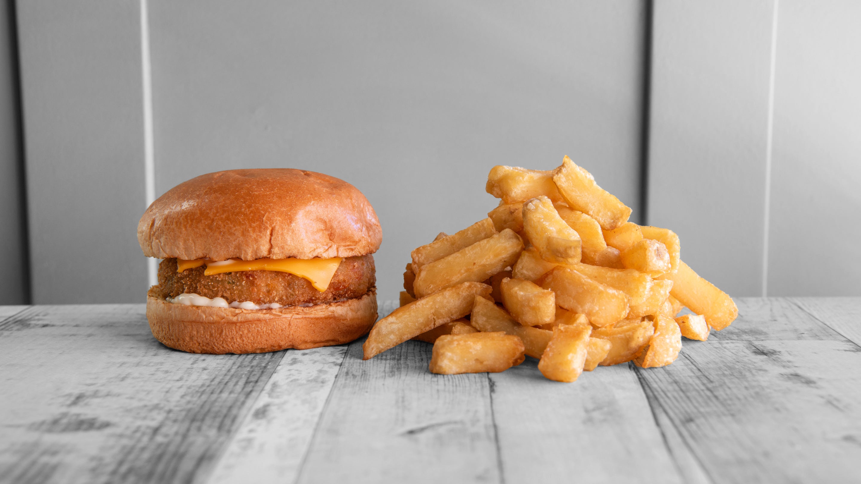 Veggie burger & chips