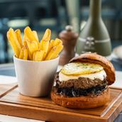 Moussaka Burger (D) (G)
