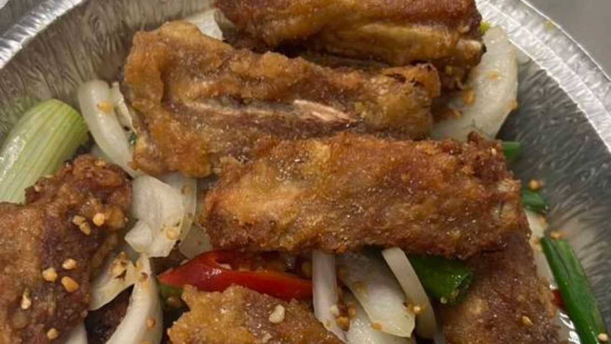 6 Spare Ribs with Peppercorn Salt & Chilli