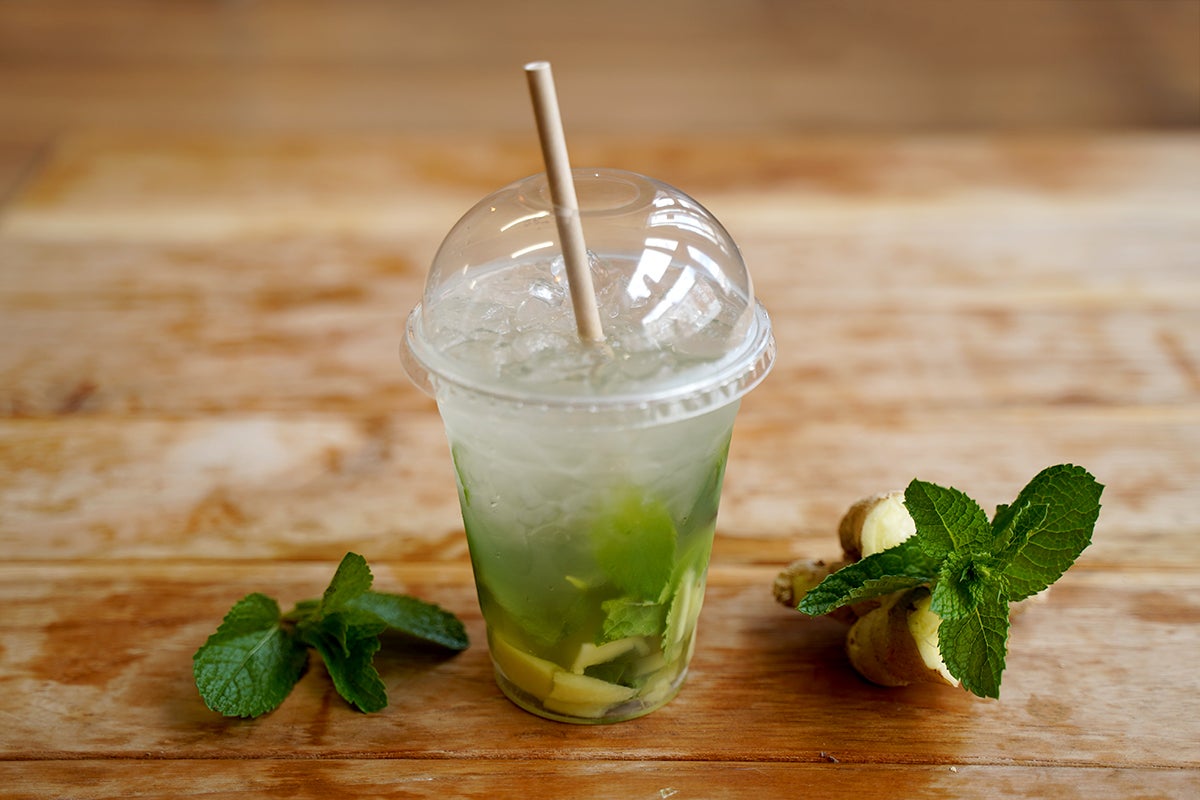 Fresh mint, ginger and honey spritzer