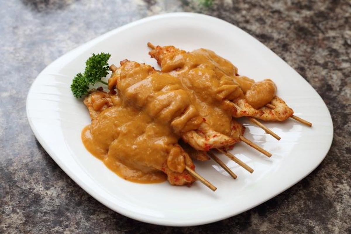 Satay Chicken on Skewers (4 Pieces)
