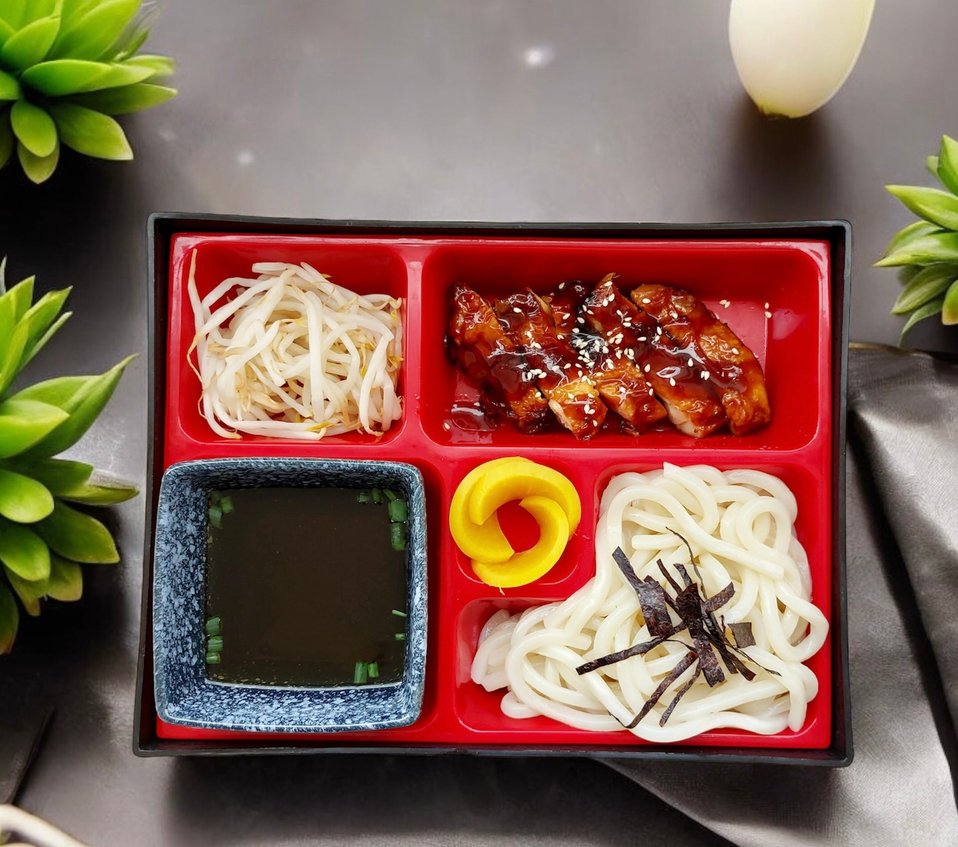 Teriyaki Chicken Cold Udon With Dipping Sauce 照燒雞扒讚岐冷烏冬