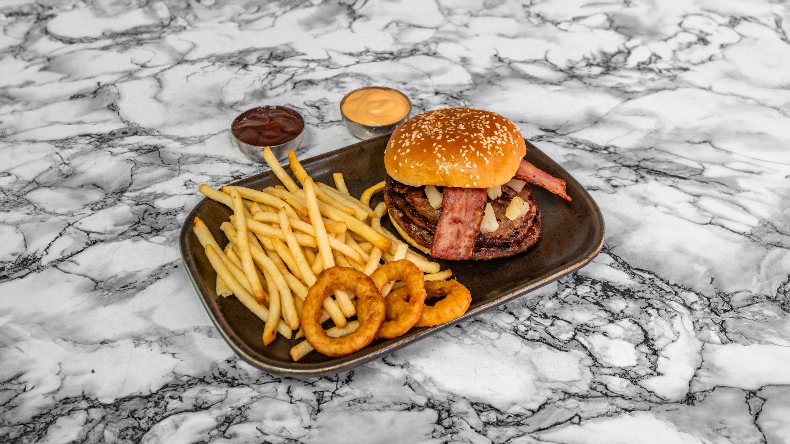 Hawaiian Burger with Chips