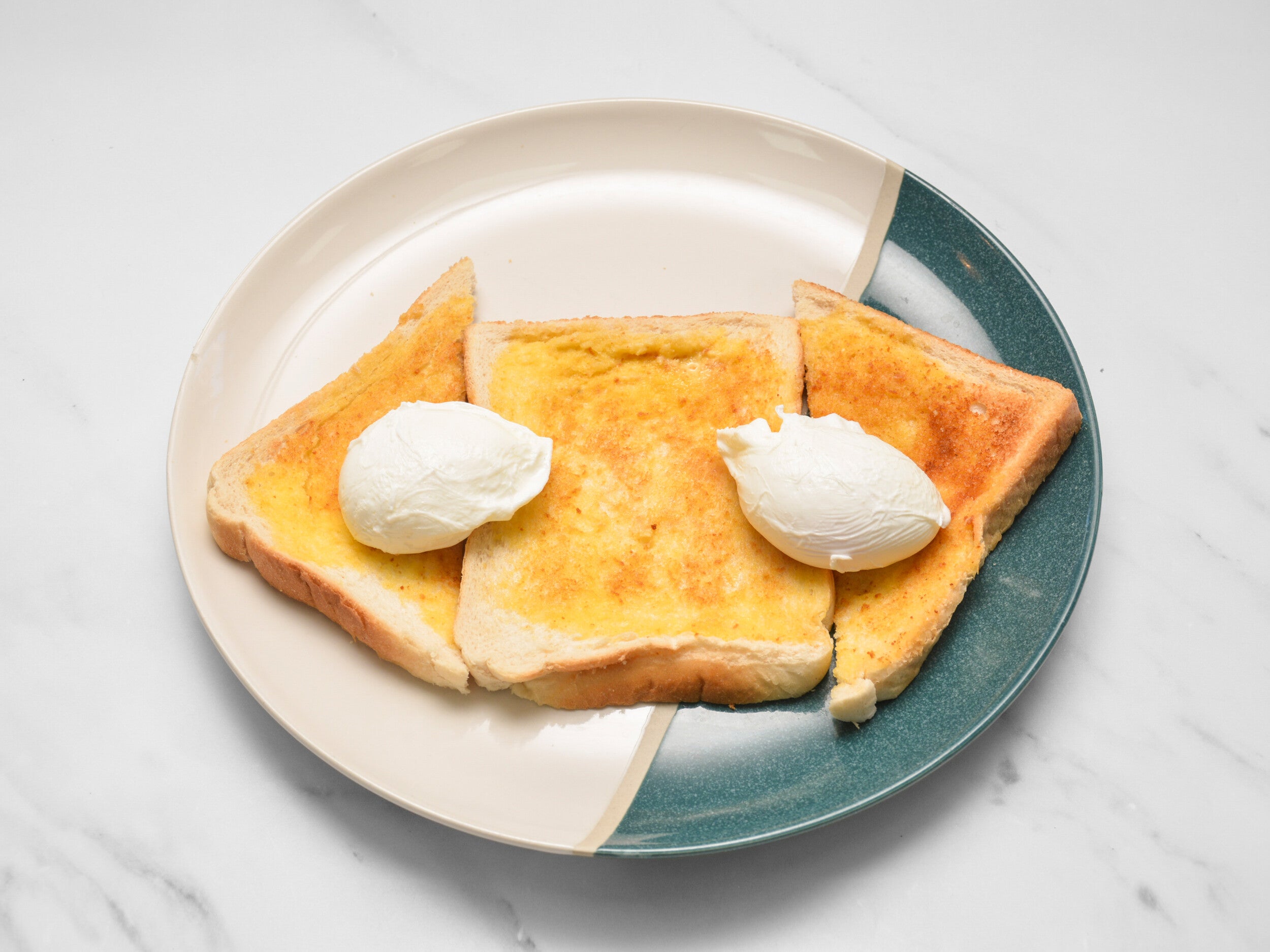 2 Poached Eggs on Toast