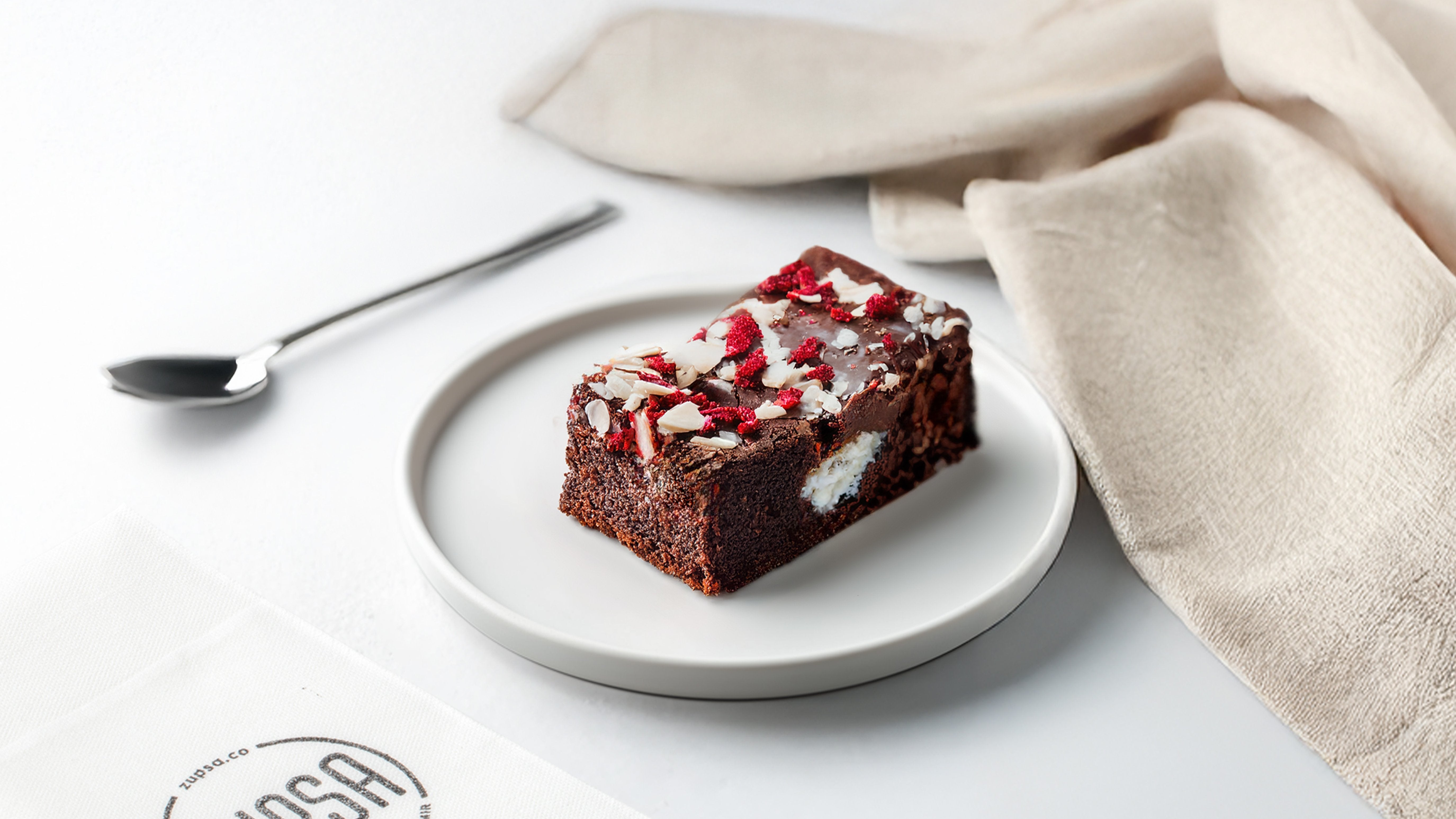 Raspberry & Coconut Brownie (Ve)