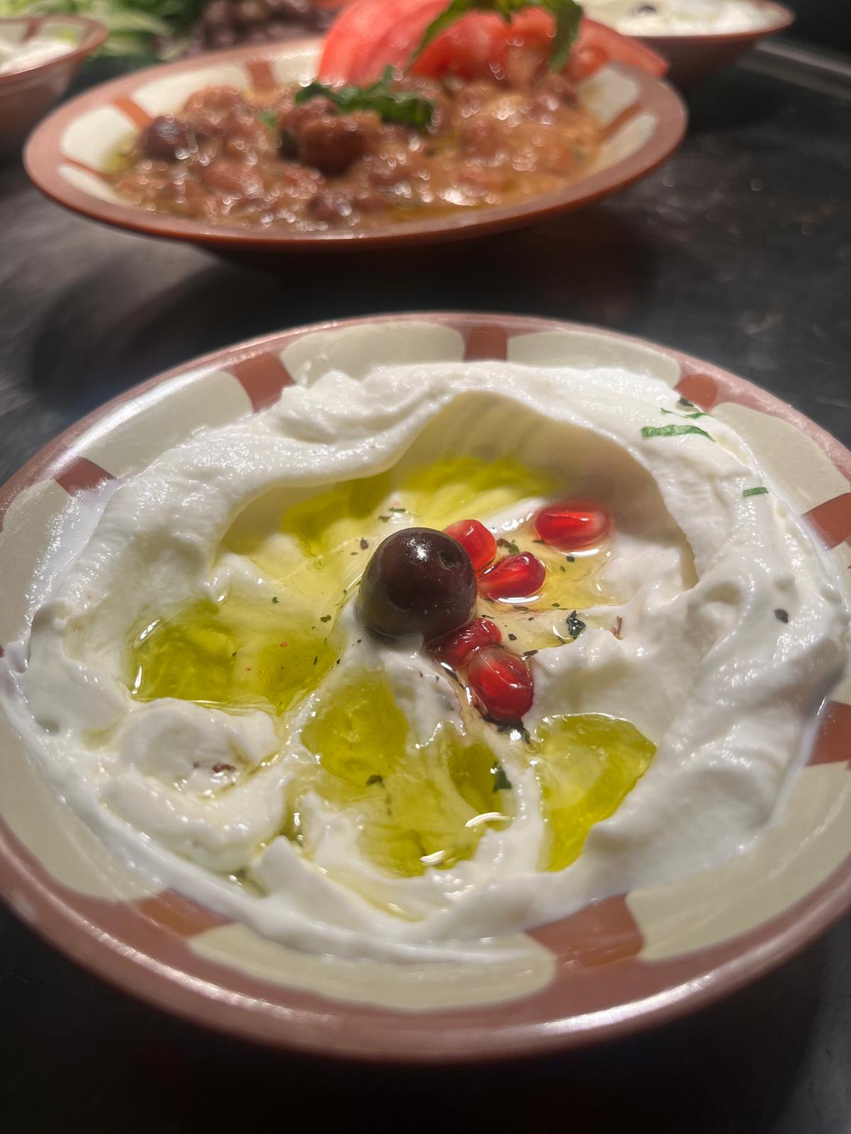 Mixed Cold Mezza Platter (مقبلات باردة مشكلة)