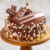Medium Kit Kat Cake