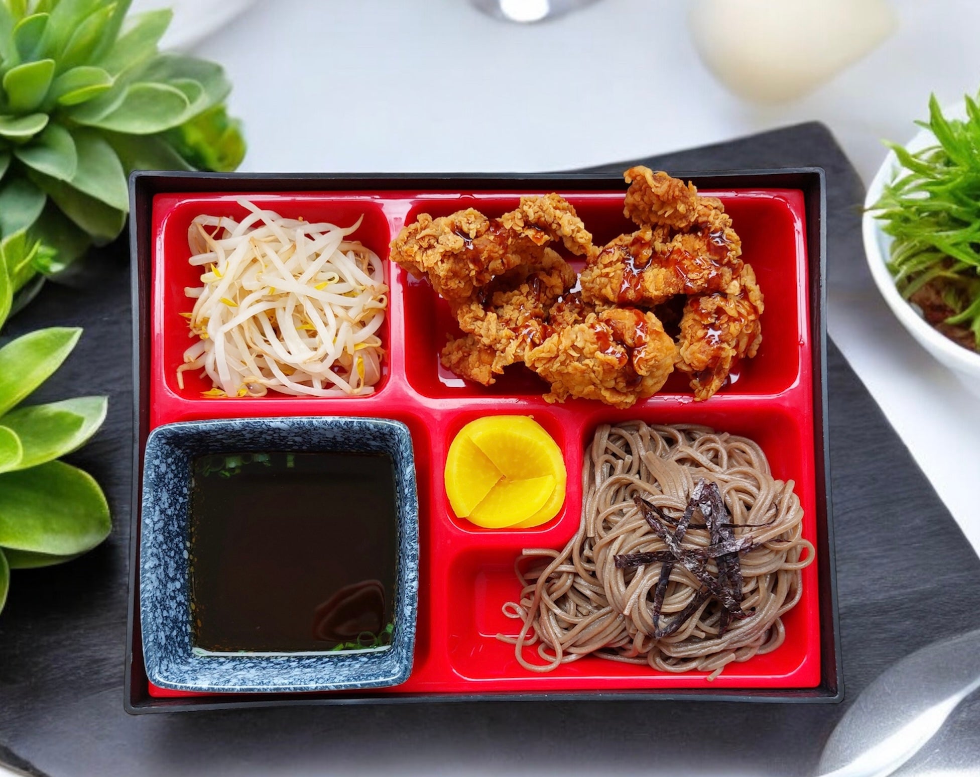 Teriyaki Crispy Chicken Cold Soba Noodles with Dipping Sauce 照燒炸雞蕎麥冷麵