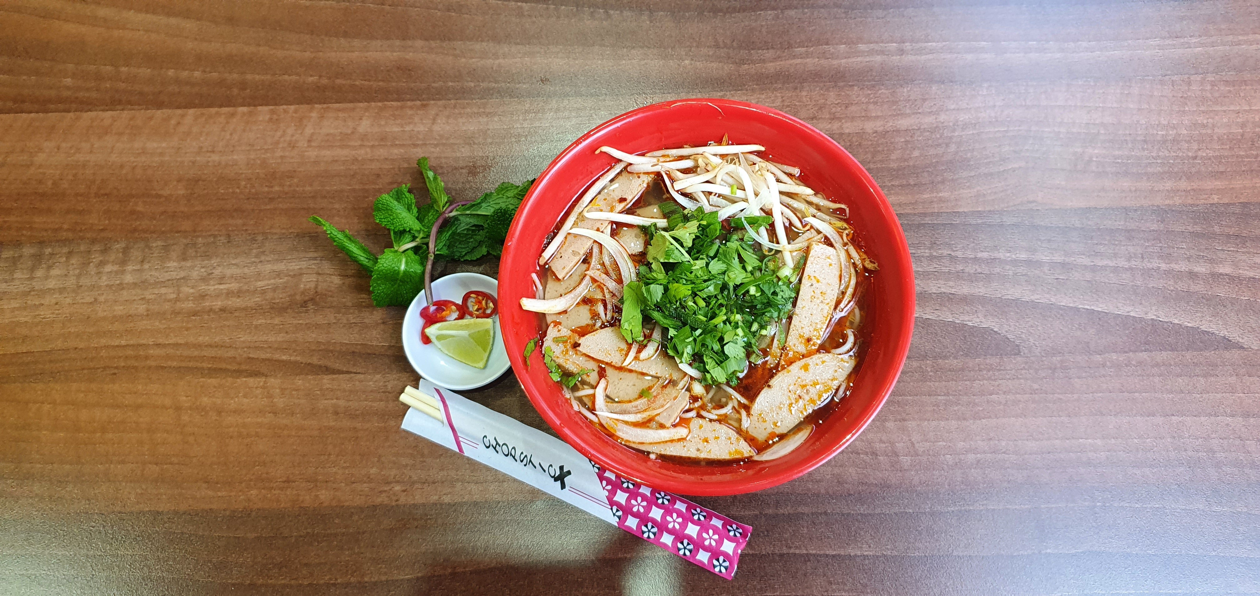 Pork Sausage Spicy Noodle Soup  (Bun Bo Hue) ��