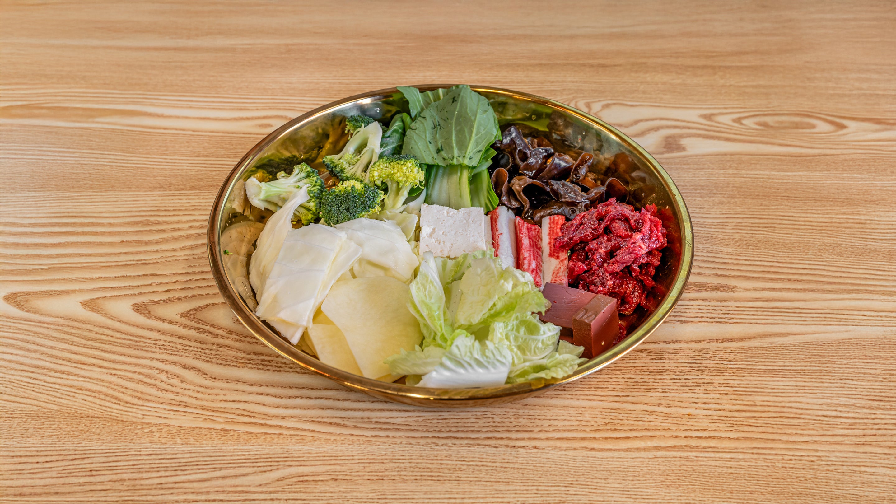 Beef Maocai (+ 8 Side Dishes + Rice) 冒滑牛（+8样搭配菜品+主食）