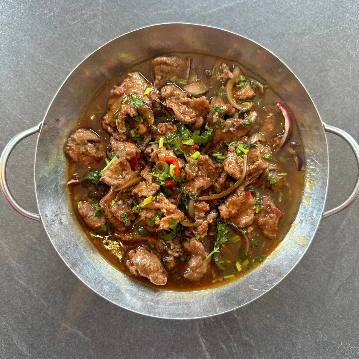 Spicy Tender Beef with Onion in Iron Wok 鐵鍋嫩牛