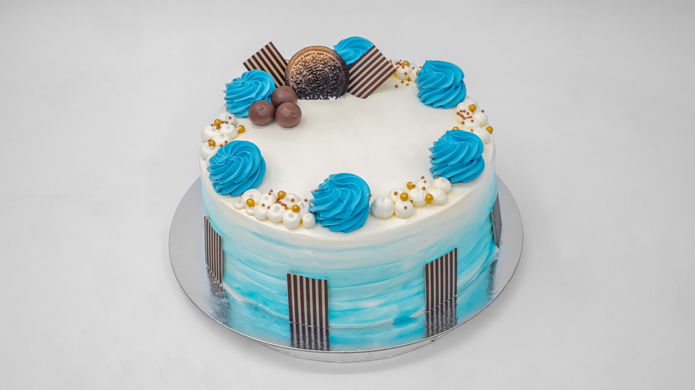 Sea Blue Round Cake