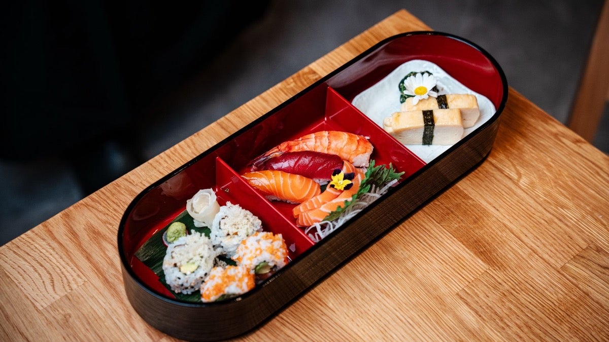 Sashimi and Sushi Bento 寿司,刺身弁当