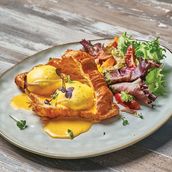 EGG BENEDICT