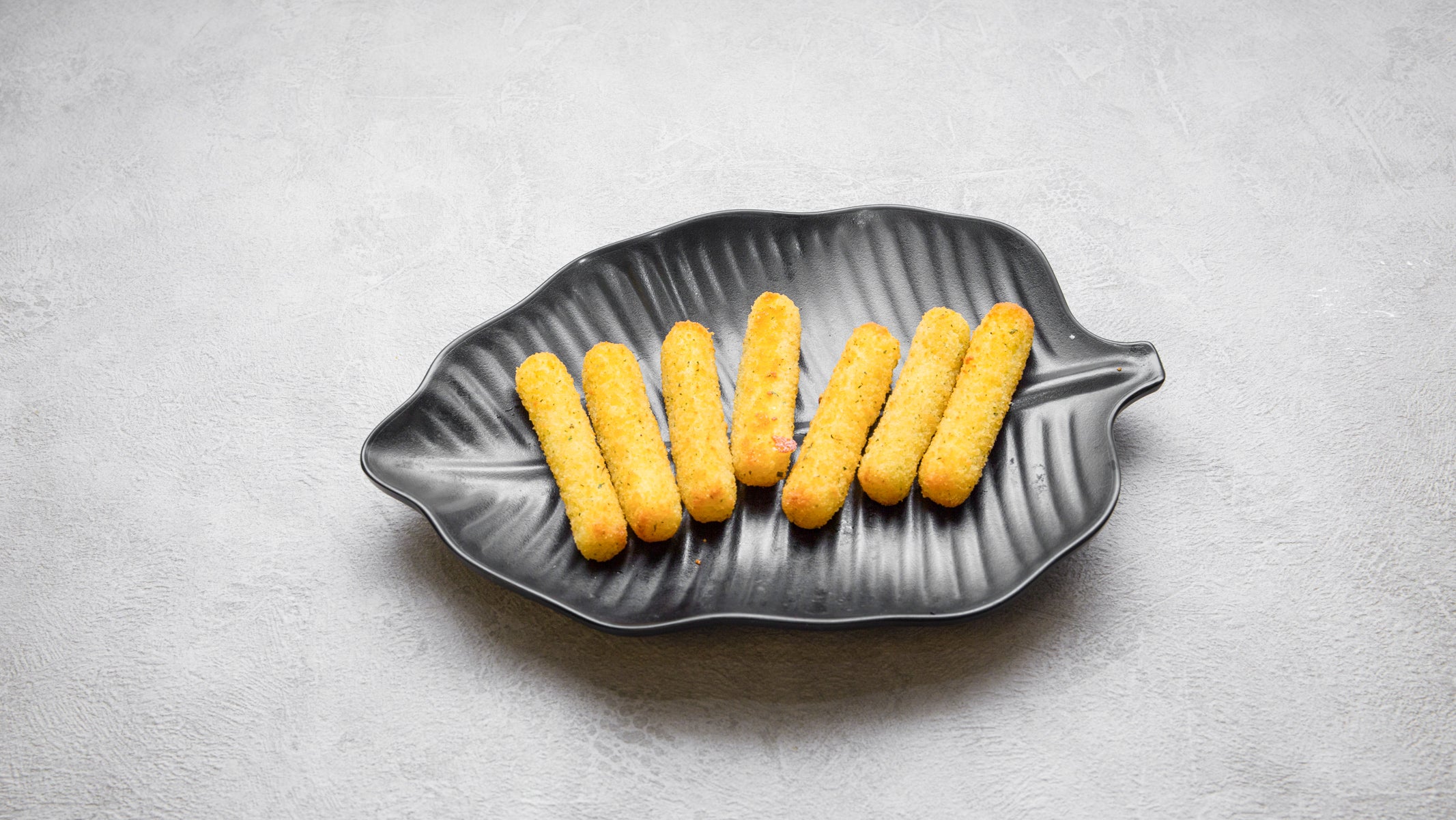 Breaded Mozzarella Sticks (7 Pieces) (v)