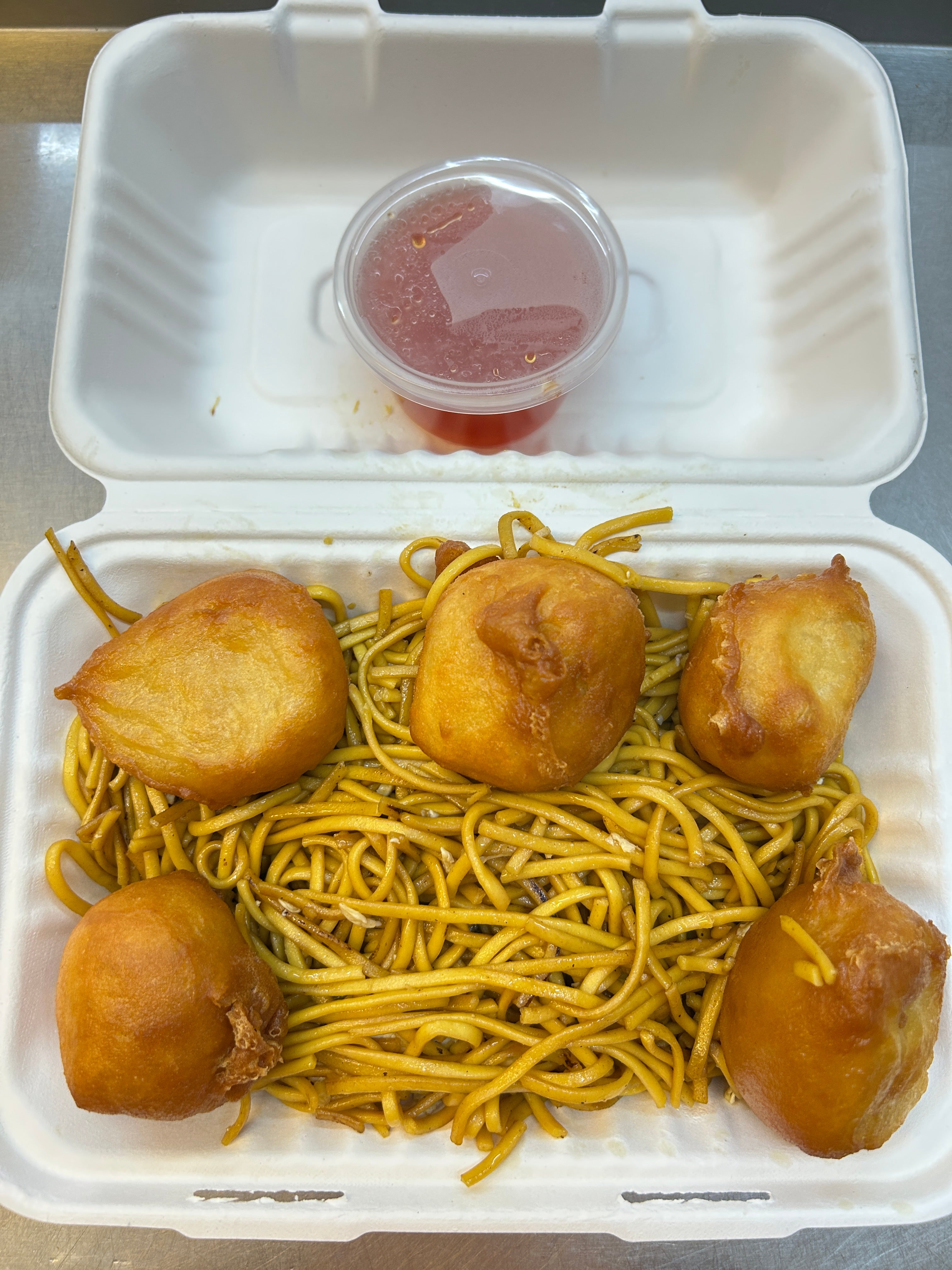 Chicken Balls (5 Pieces), Noodles, and Sauce 鸡球 面 汁